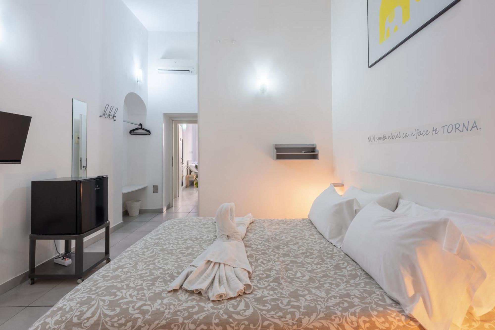 Nina Suites Неаполь Екстер'єр фото